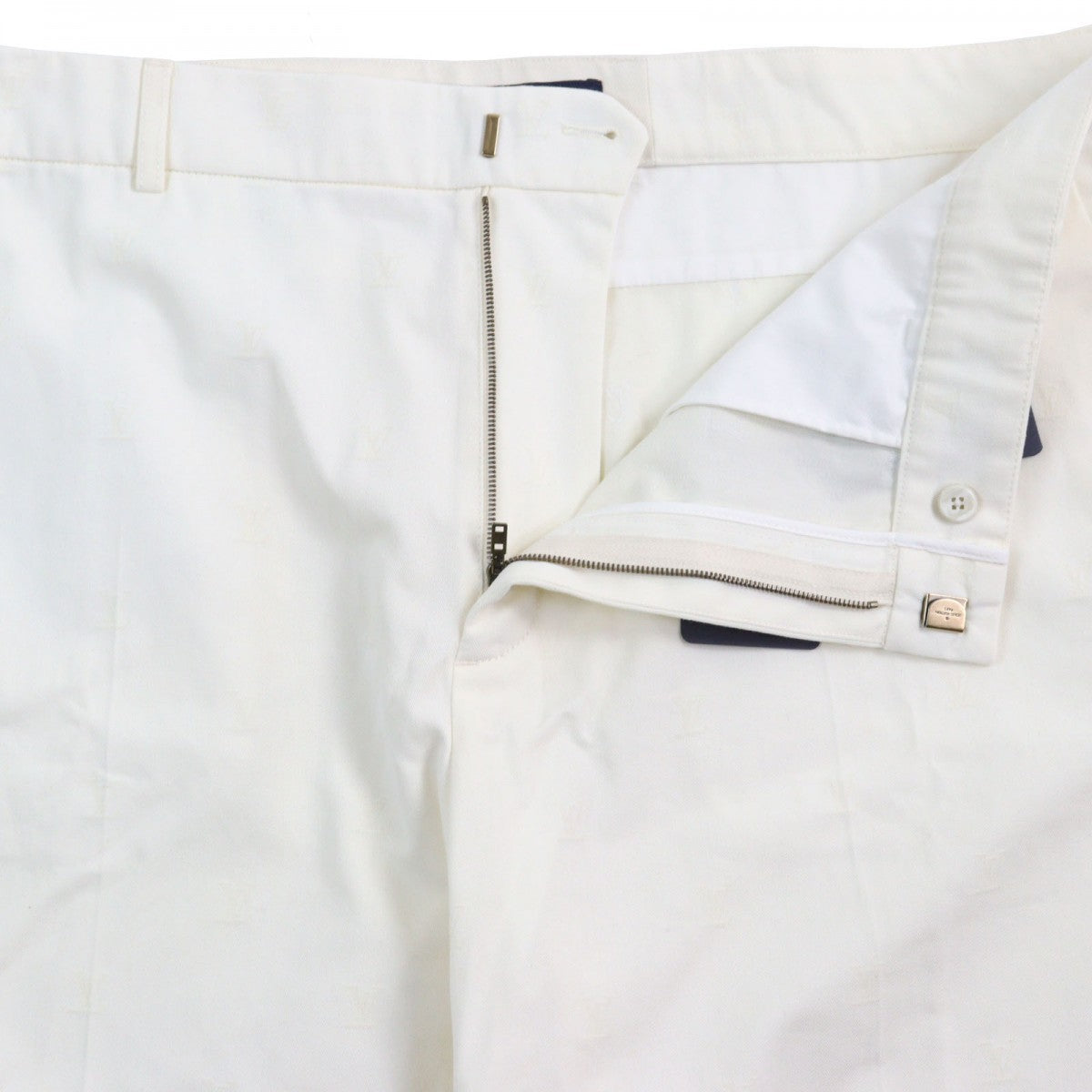 Louis Vuitton 1AFRQF HRP41W Part Cowhide 58 Cotton Cream Apparel