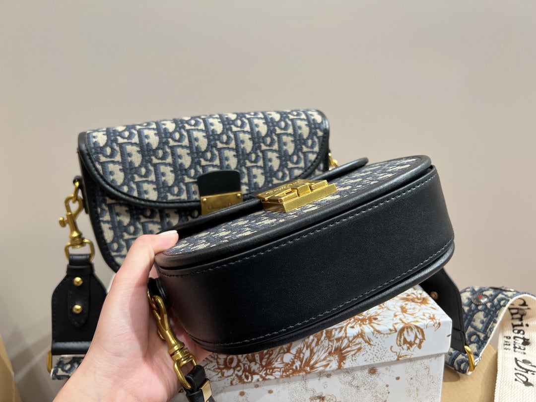 EN - Luxury DIR 363 Travel Bag
