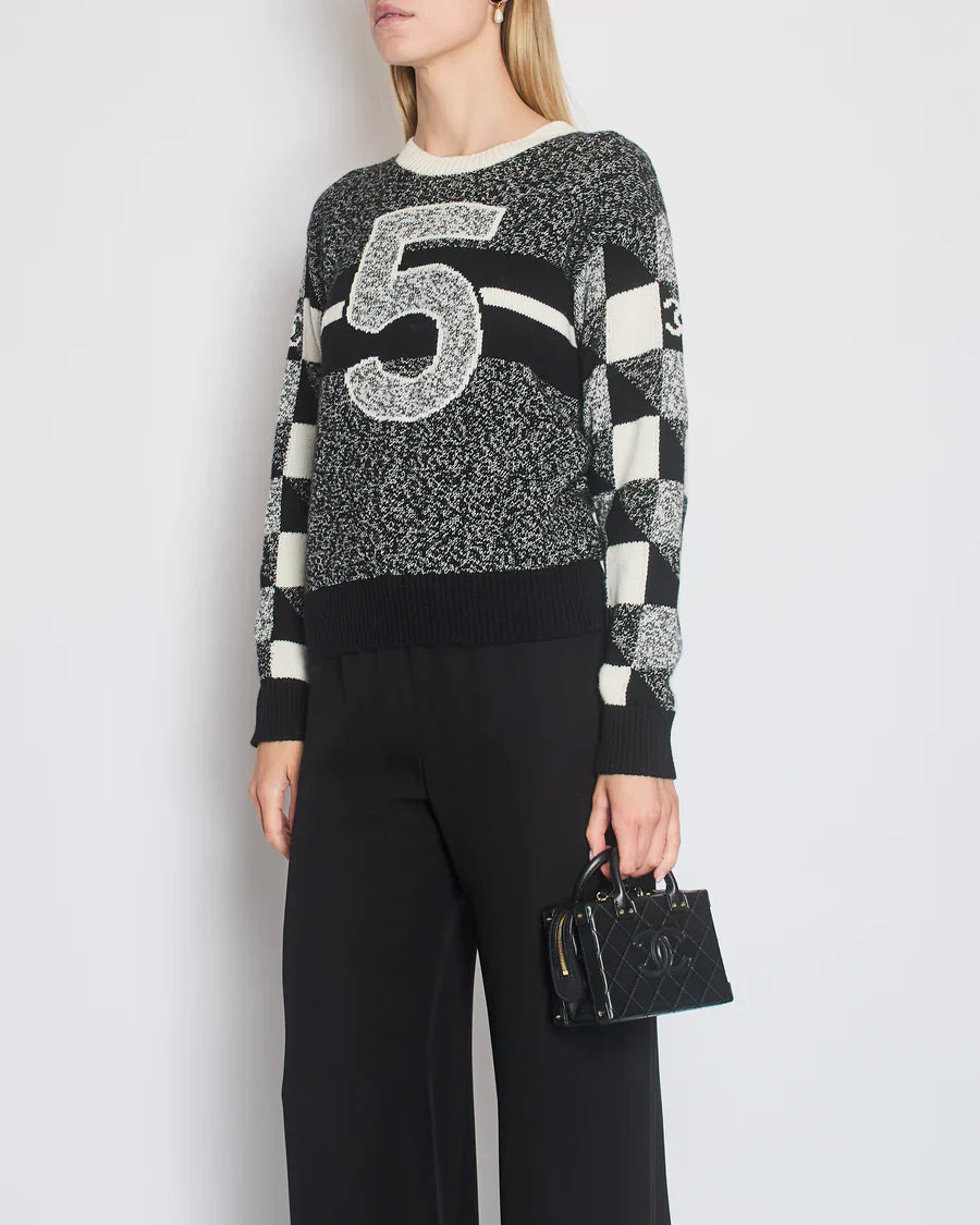 Chanel Black Round Neck Cashmere Jumper with CC Detail Size FR 36 (UK 8) Accessory