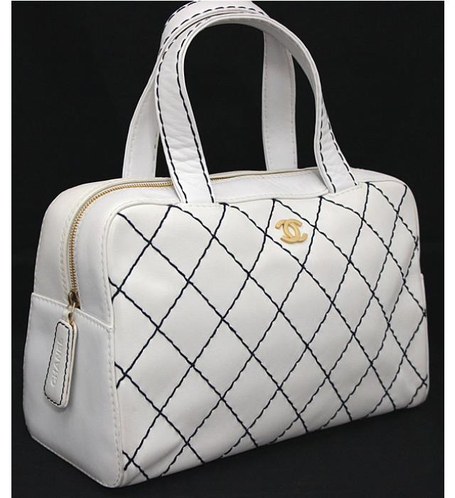 Chanel Wild Stitch Handbag × Navy Stitch G White
