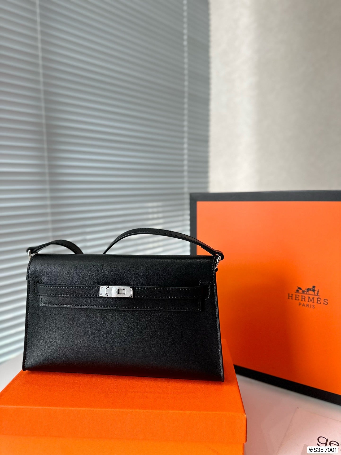 EN - New HM 148 Travel Bag
