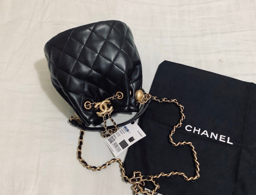 CHL Classic Toned Hardware 7.8in Black Gold Bucket Bag Black 78In20Cm