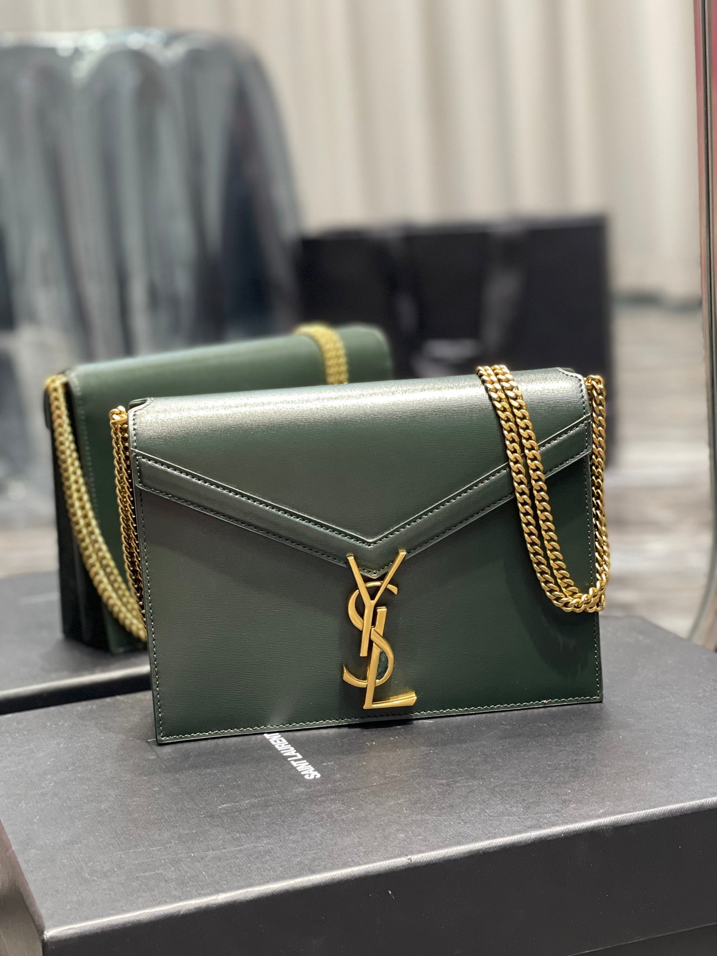 YSL Saint Laurent Cassandra Embossed 22cm Grain De Poudre Medium Chain Handbag