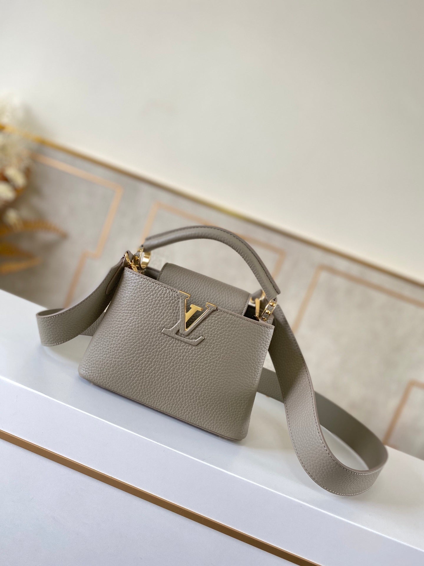 Top Quality Capucines Taurillon Steeple Grey For Mini Crossbody Bag