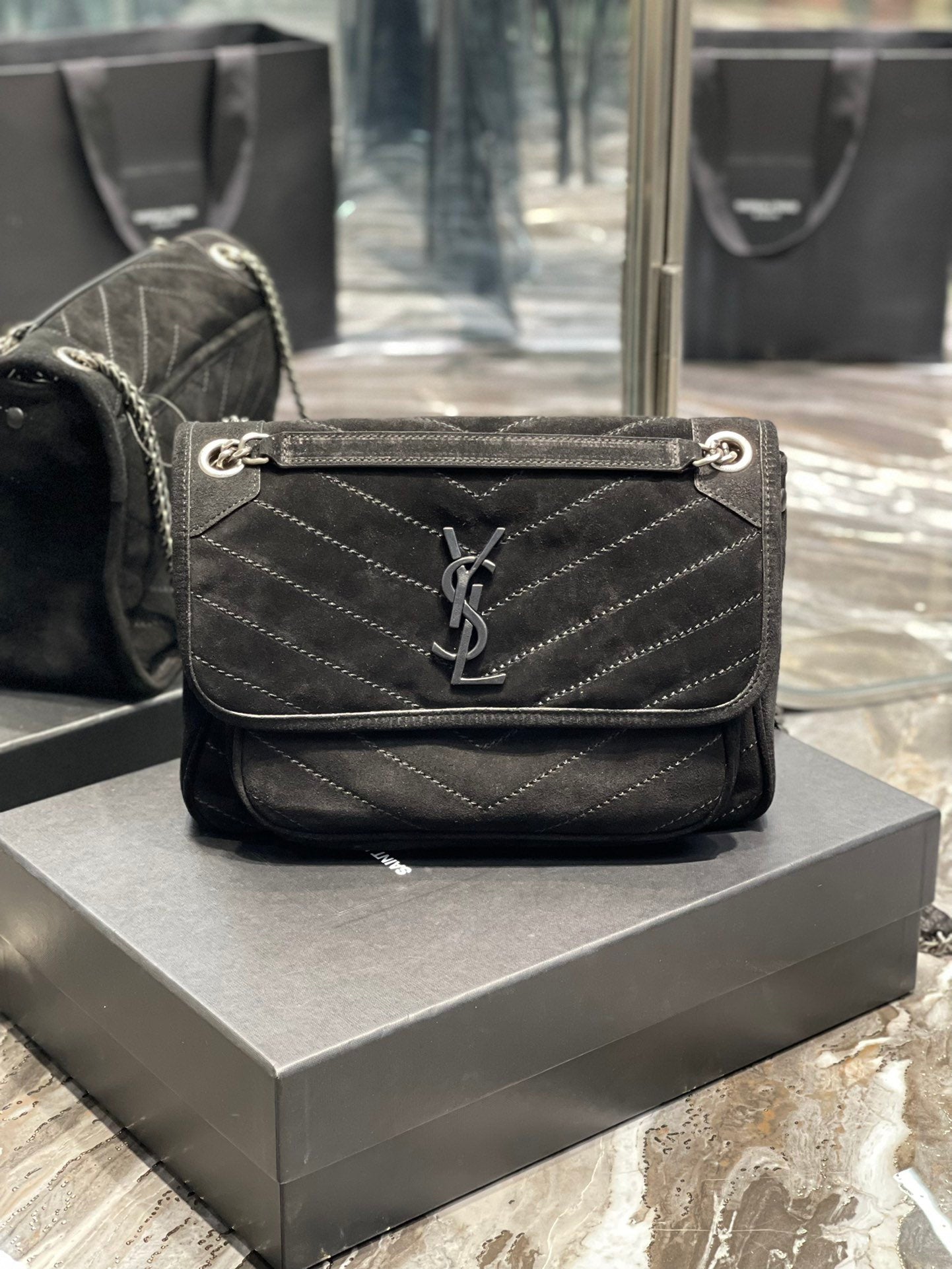 YSL Saint Laurent Niki Crinkled Metal Hardware 11in Black Medium Chain Handbag