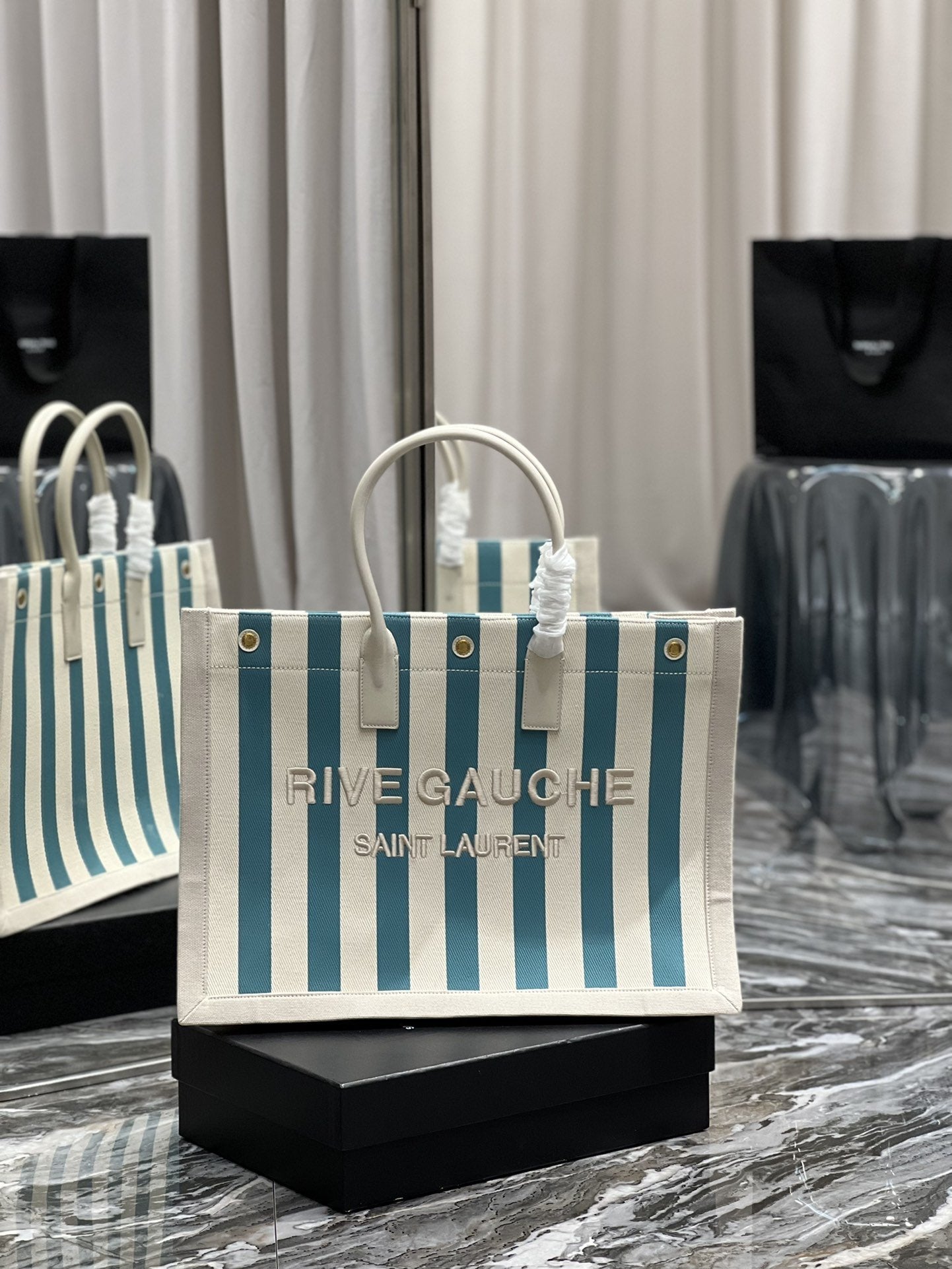 YSL Saint Laurent Rive Gauche Water 18.9in 48cm Green Tote Bag
