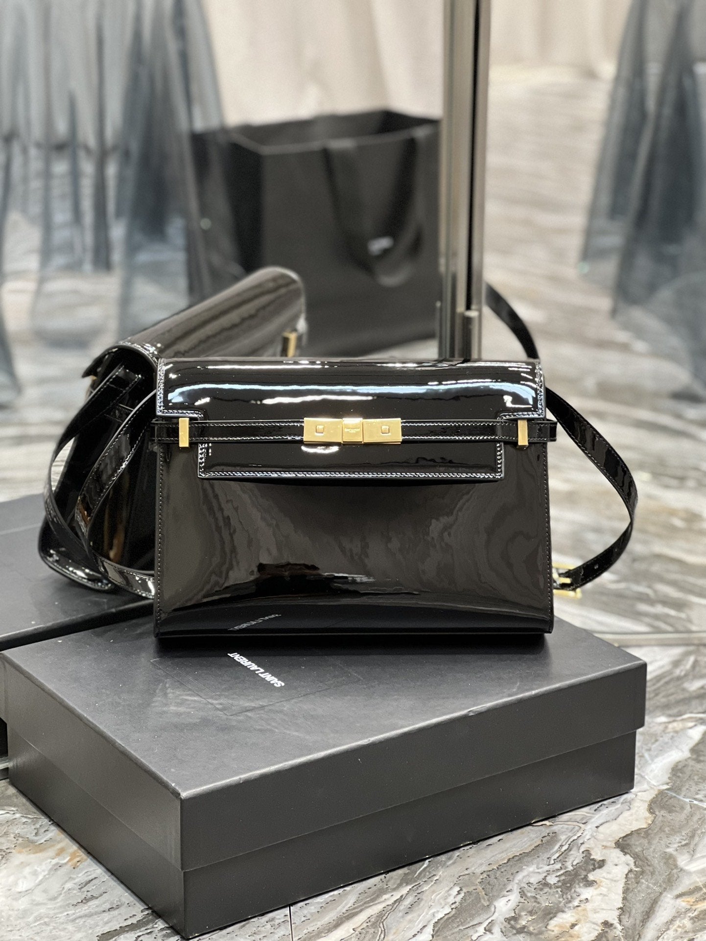 YSL Saint Laurent Manhattan 11in 29cm Black Shoulder Bag