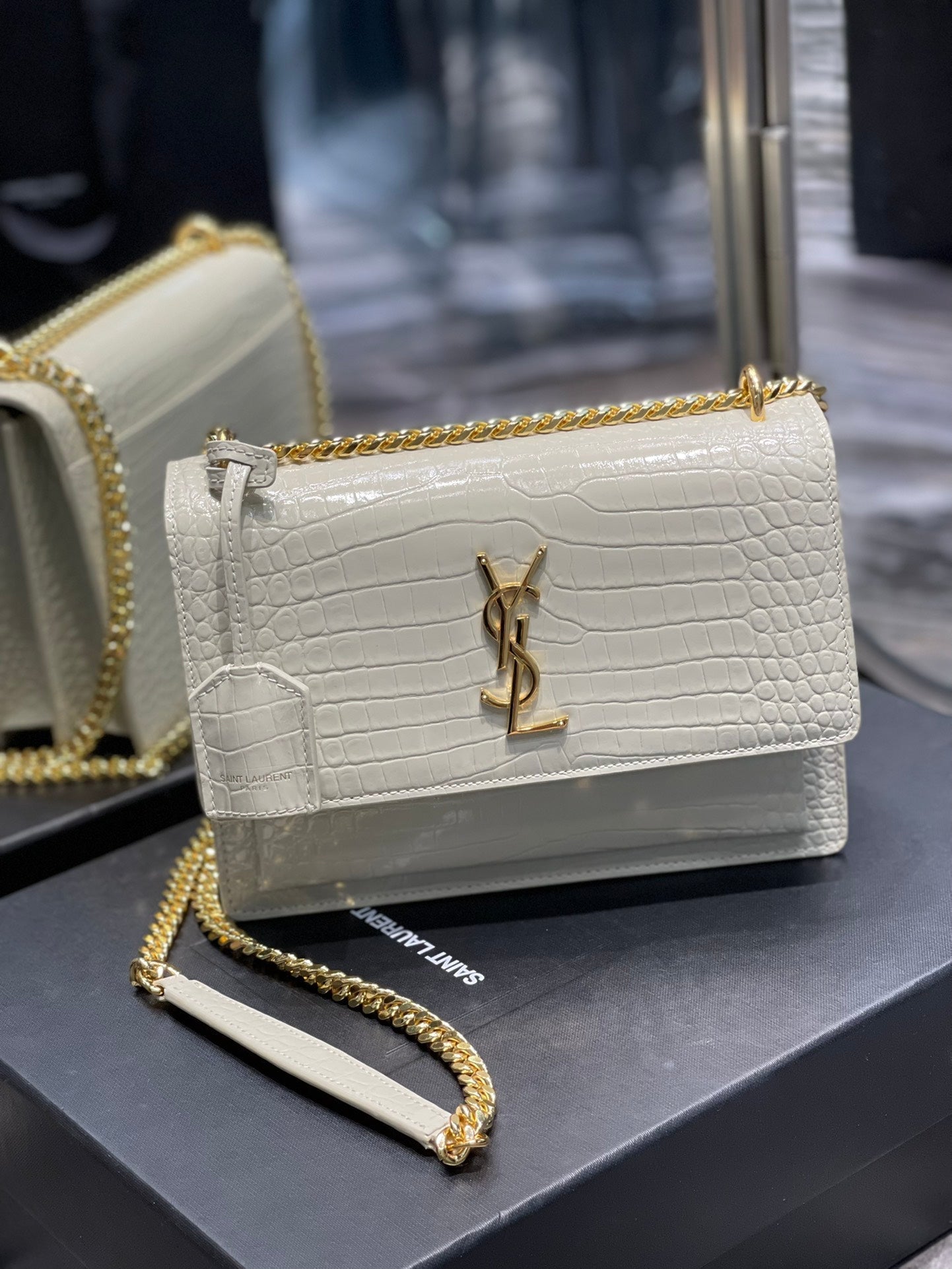 YSL Saint Laurent Sunset 8in 22cm White Medium Chain Handbag