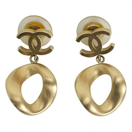 gold metal earrings Jewelry Classic