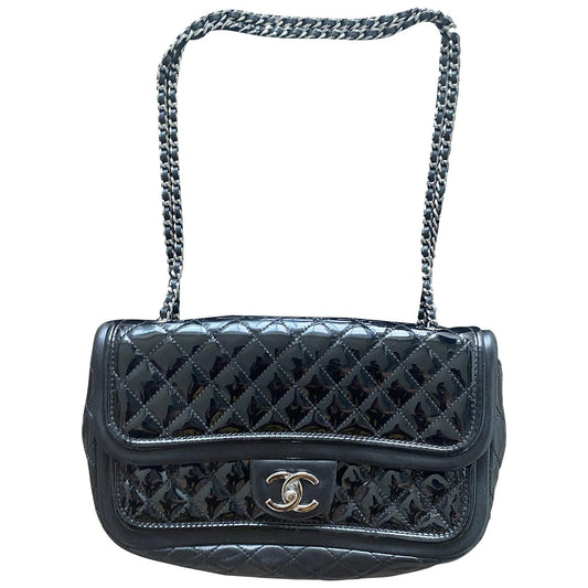 black patent leather handbag Signature