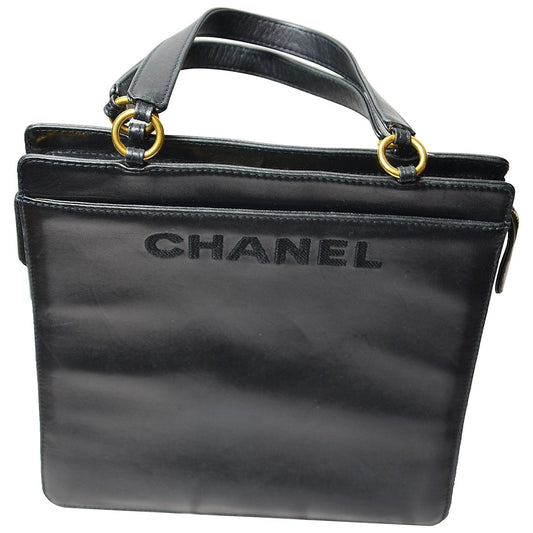 black leather handbag Statement