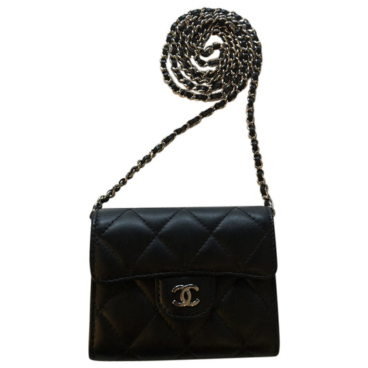 timeless/classique black leather handbag Sleek