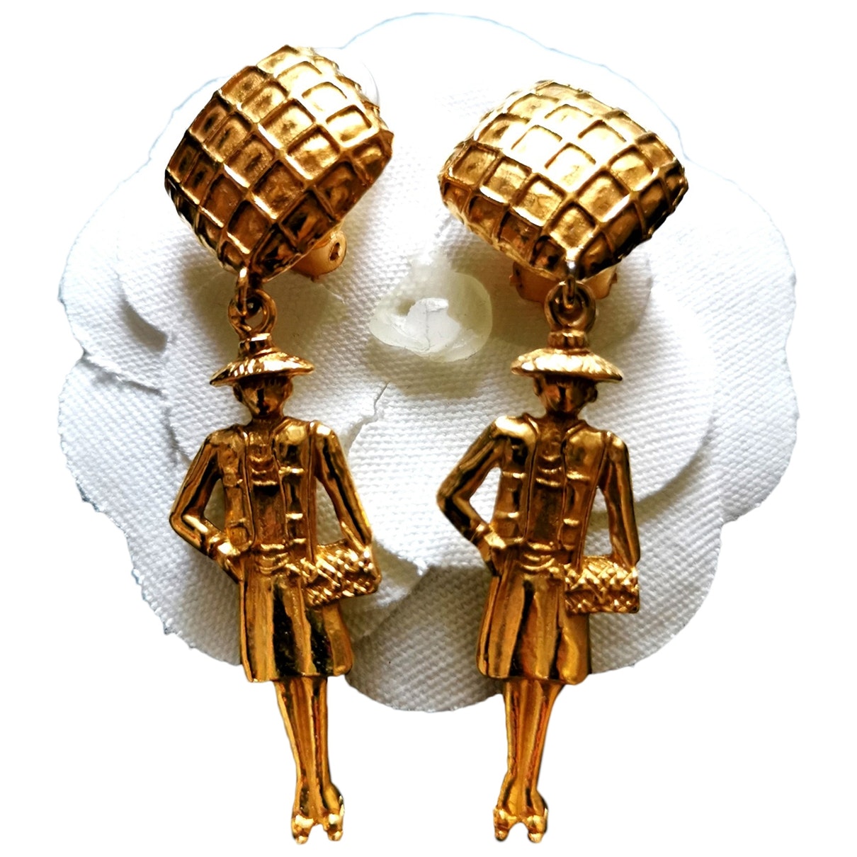 gold metal earrings Jewelry Modern
