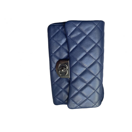 timeless/classique blue leather handbag Elegant