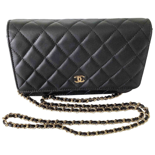 wallet on chain black leather handbag Signature