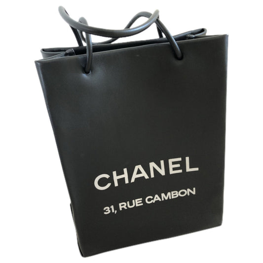 black leather handbag Chic
