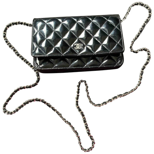 wallet on chain black patent leather handbag Signature