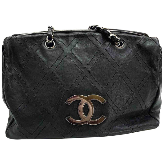 black leather handbag Signature Boutique