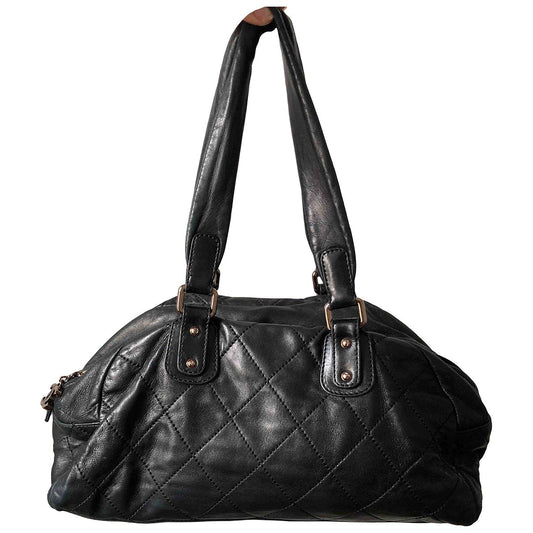 black leather handbag Signature City