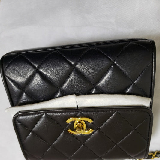 timeless/classique black leather handbag 142