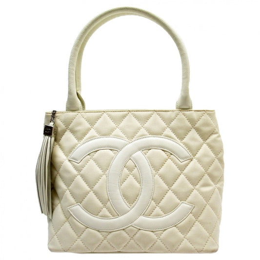 Chanel leather handbag Signature