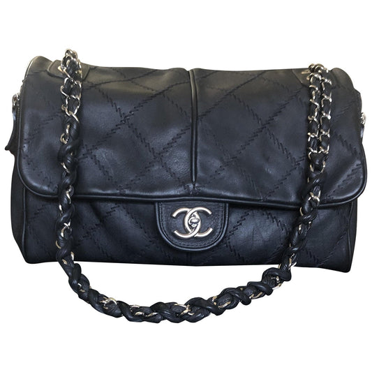 timeless/classique black leather handbag 153