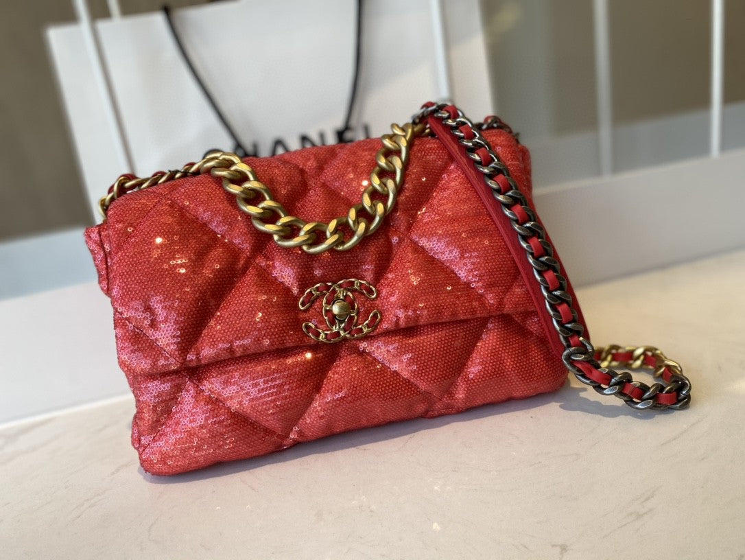 CHL 19 Hardware , ’s Red Gold Flap Shoulder Bag