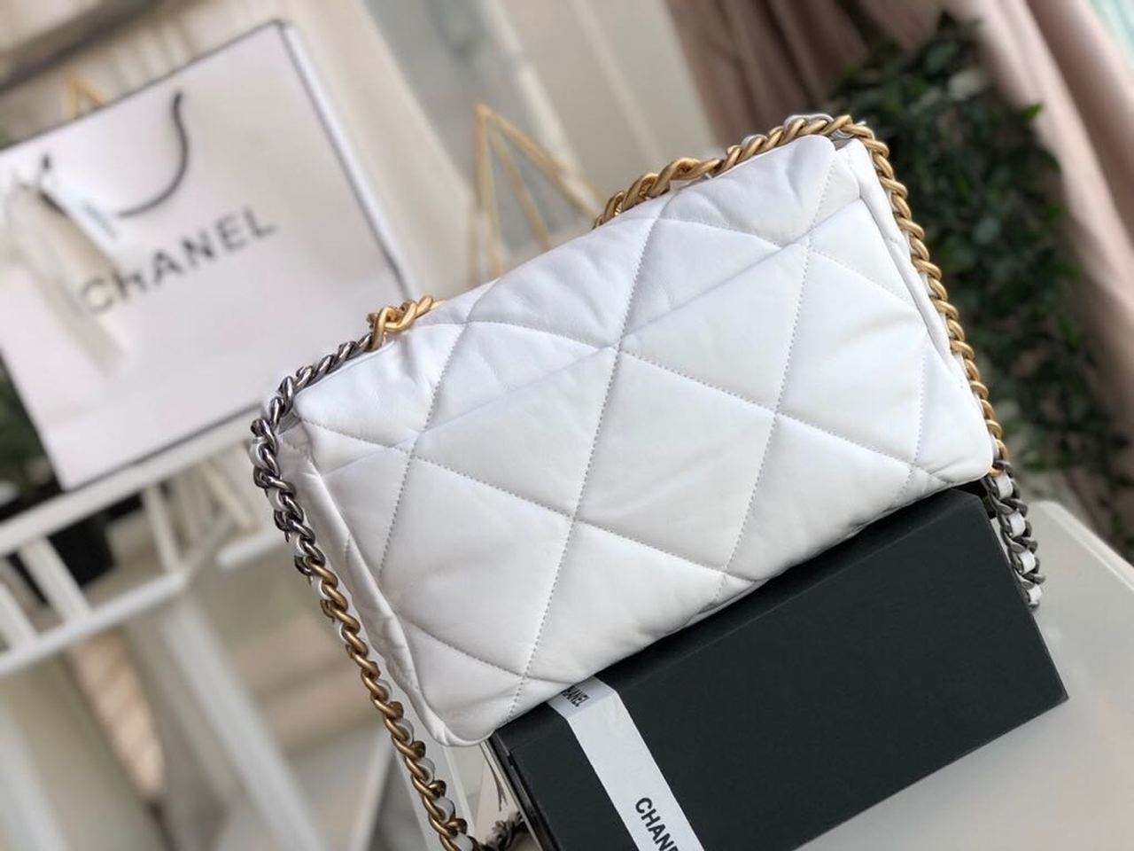 CHL 19 11.8in 30cm White Handbag
