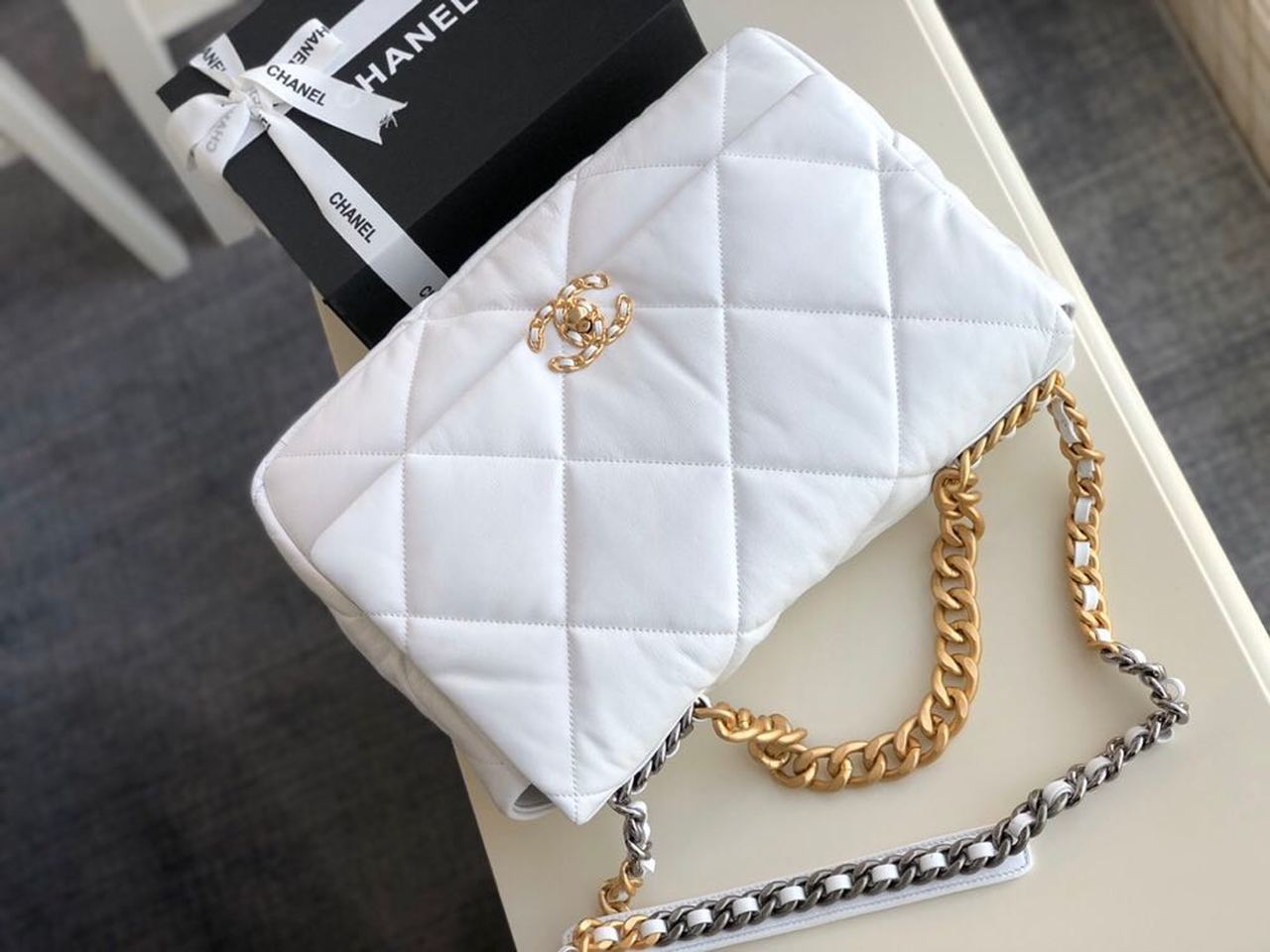 CHL 19 Maxi , ’s White Crossbody Bag