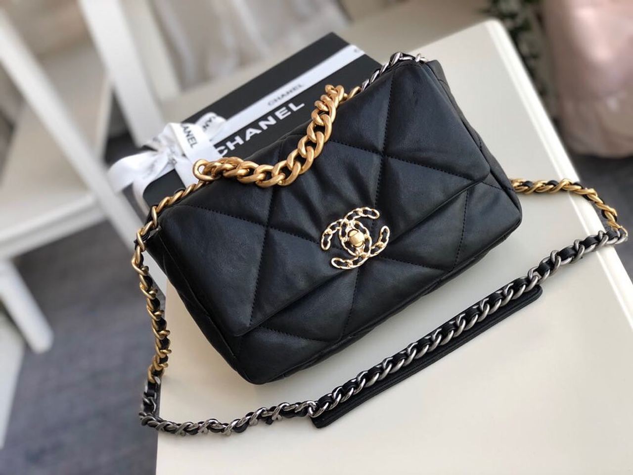 CHL 19 10.1in 26cm Black Handbag
