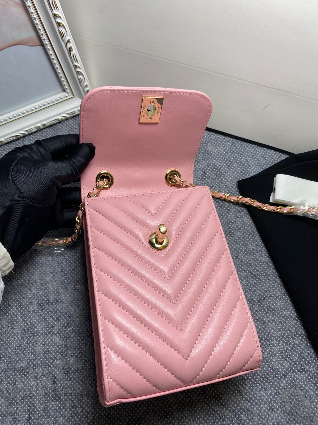 CHL Chevron Trendy CHL Phone Travel Bag 4