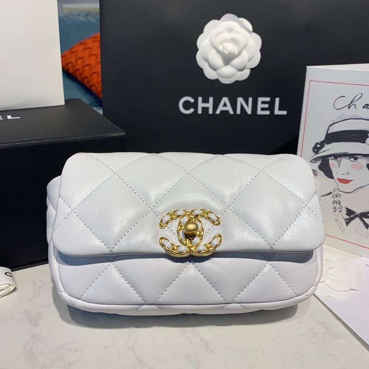 CHL 19 Waist 7.8in 20cm White Handbag