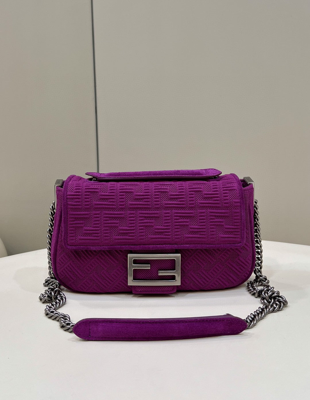 Fendi Top QualityTop Quality Baguette Midi Chain FF Handbag