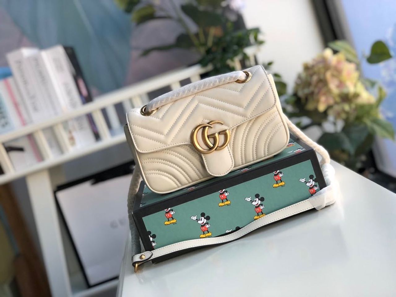 gg Marmont MatelassÃ© 8.5in 22cm White Mini Bag