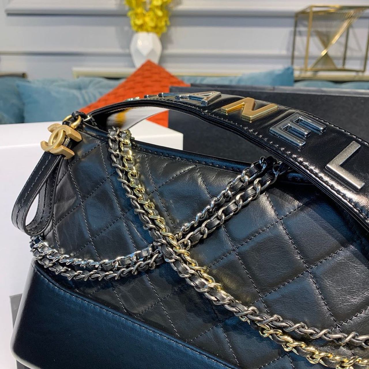CHLGabrielle 7.8 20cm Black Small Shoulder Bag