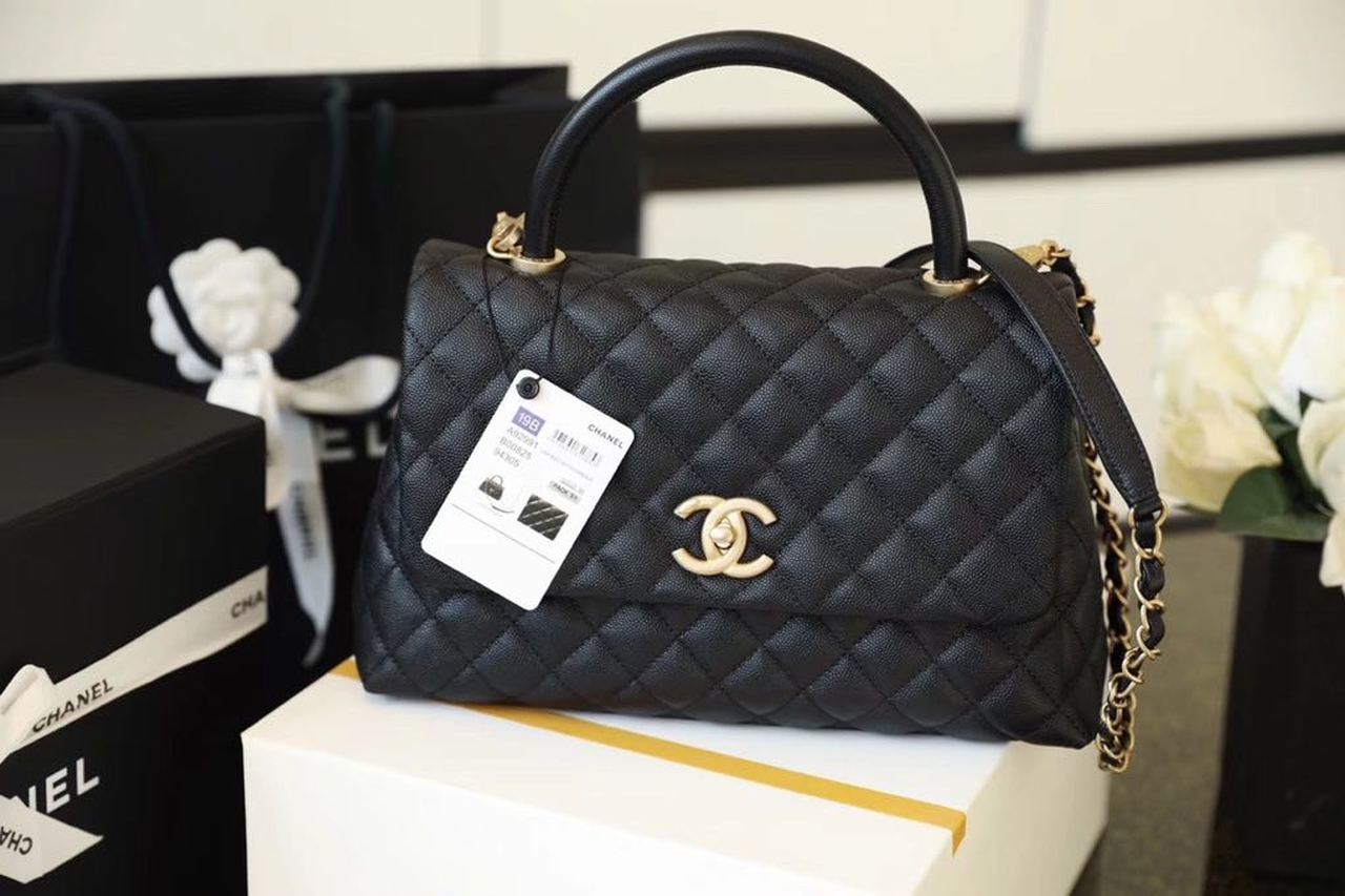 CHLLarge , s , 11in Black Flap Top Handle Crossbody Bag 11In28Cm A92991