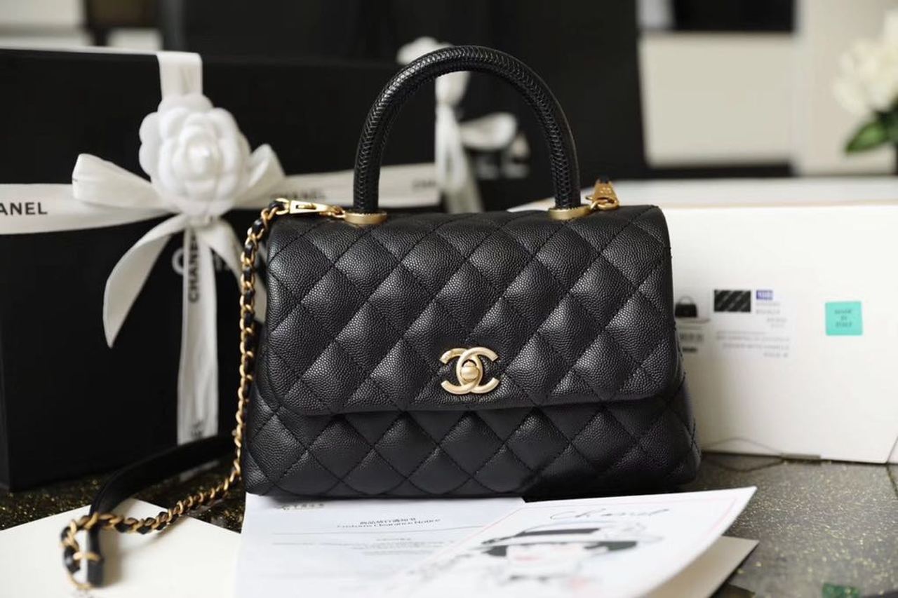 CHLMedium , s , 9in Black Flap Top Handle Crossbody Bag