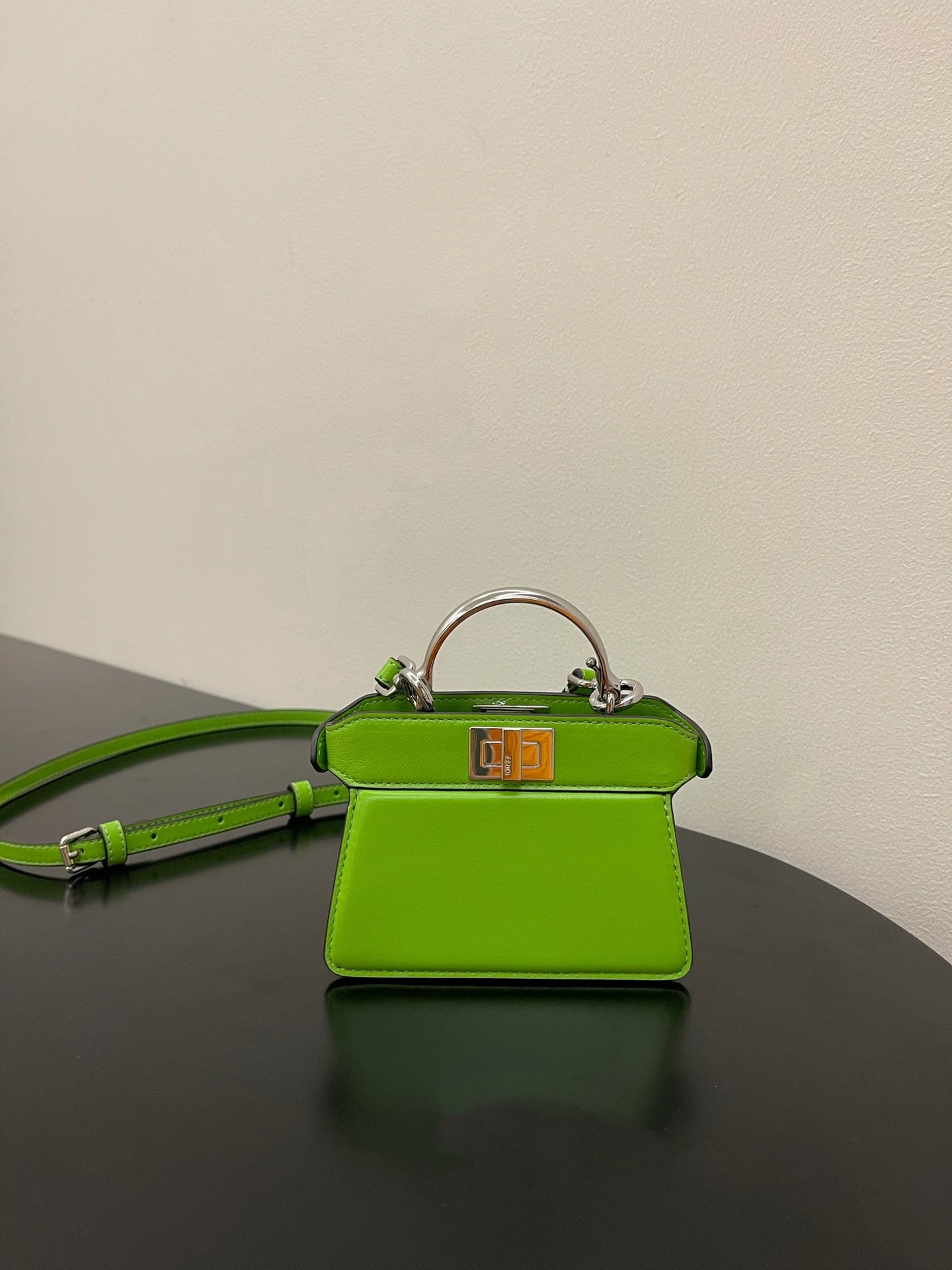 Top QualityTop Quality Peekaboo ISeeU Green Handbag
