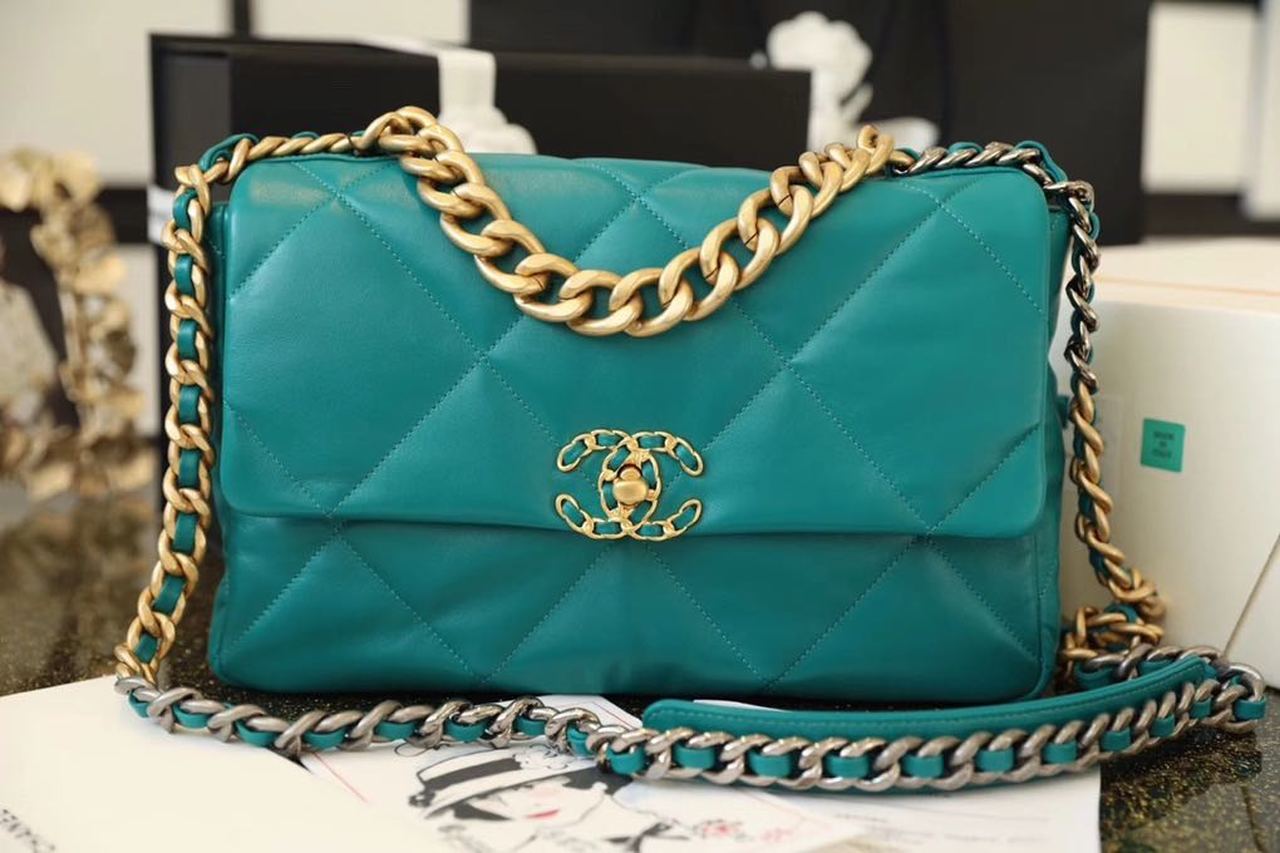 CHL 19 26cm Teal Handbag