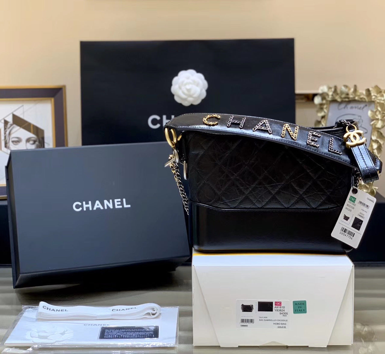 CHLGabrielle 9.8in 25cm Black Shoulder Bag