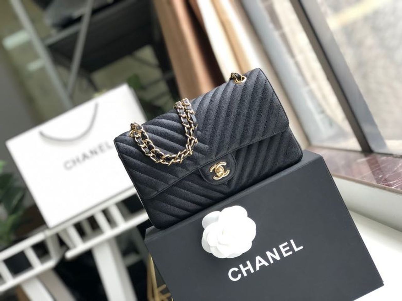 CHL Chevron Classic Toned Hardware Black Gold Crossbody Bag