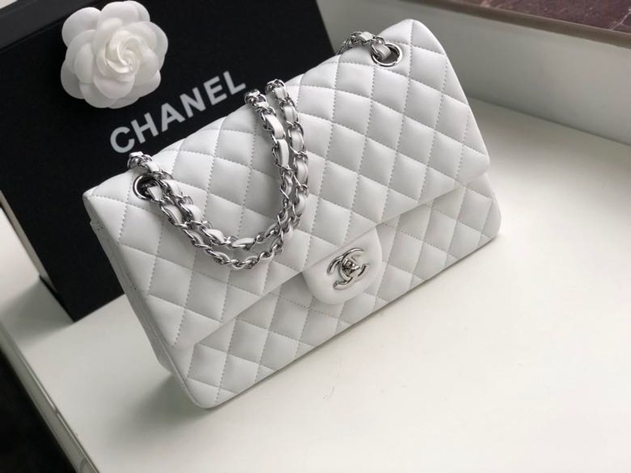 CHL Classic 9.9in 25.5cm A01112 White Handbag