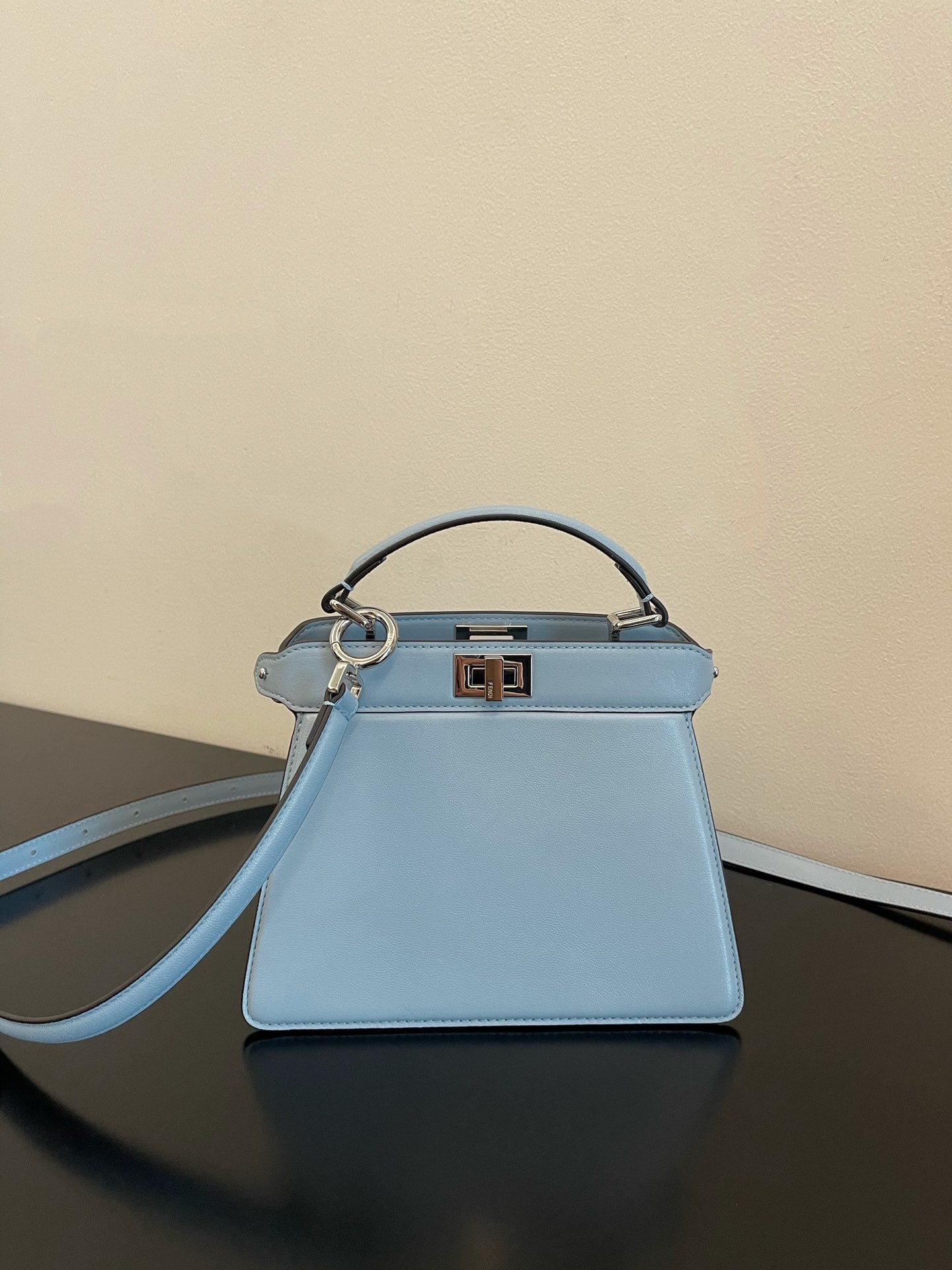 Top QualityTop Quality Peekaboo ISeeU Blue Small Handbag