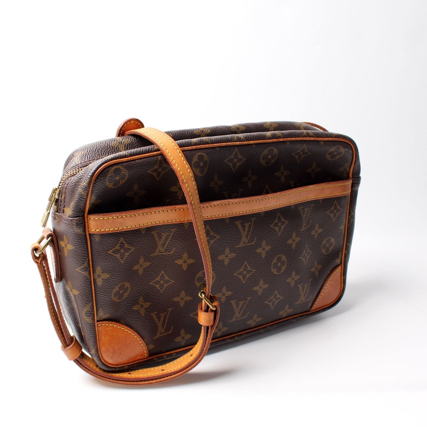 Louis Vuitton Trocadero 30 Monogram Handbag Monogram 12