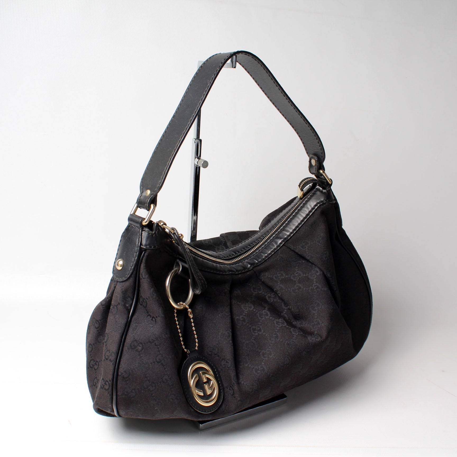 Gucci Sukey Canvas Medium Shoulder Bag Medium 3