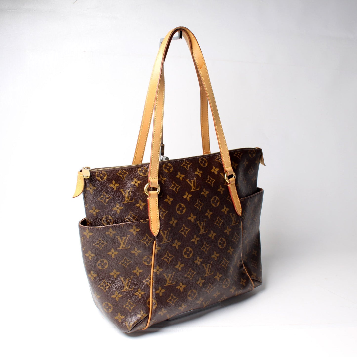Louis Vuitton Totally Monogram MM Handbag Monogram 12