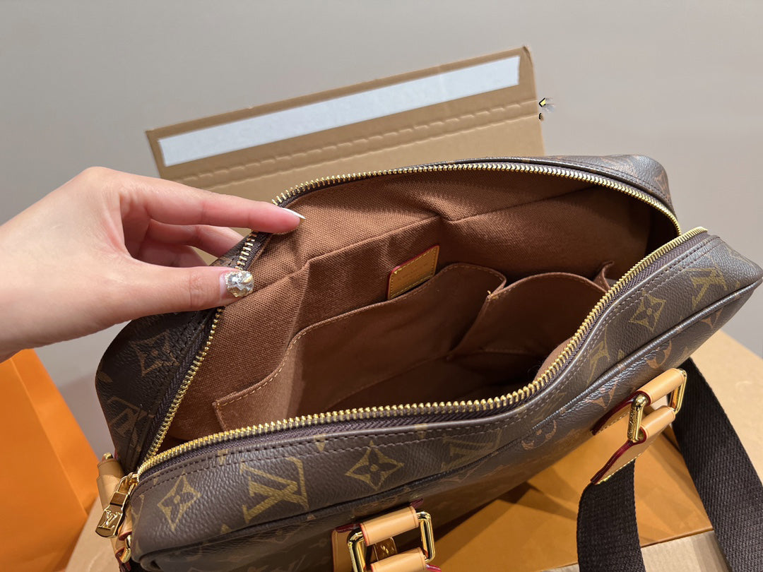 EN - Luxury LUV 772 Travel Bag