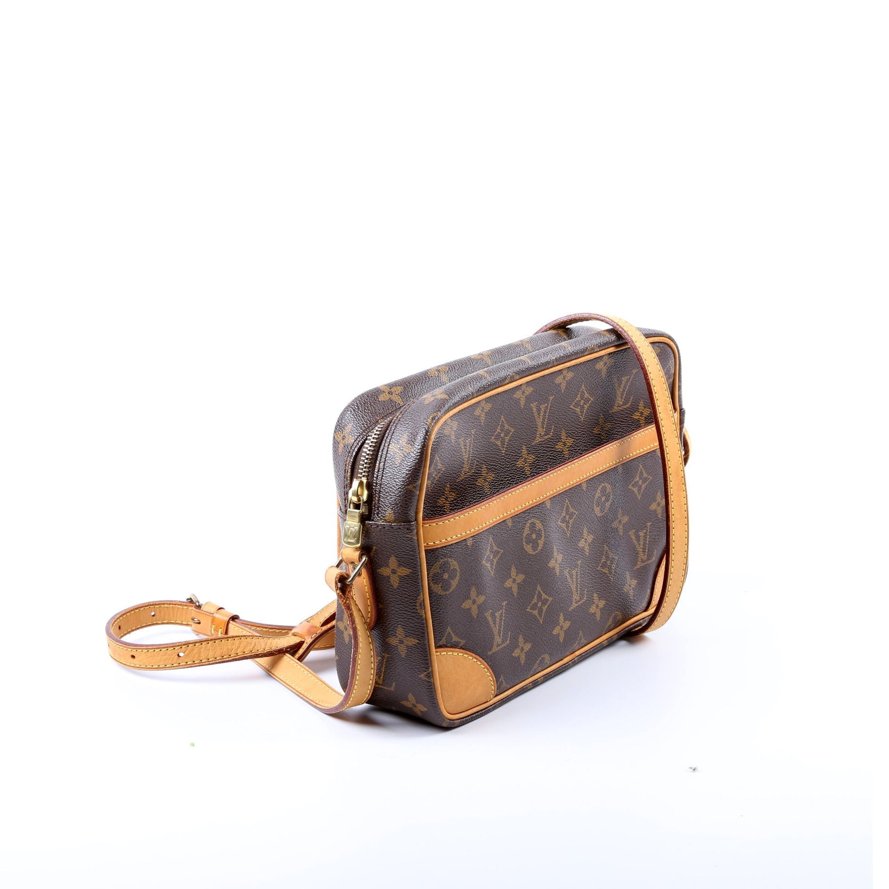 Louis Vuitton Trocadero 27 Monogram Handbag Monogram 32