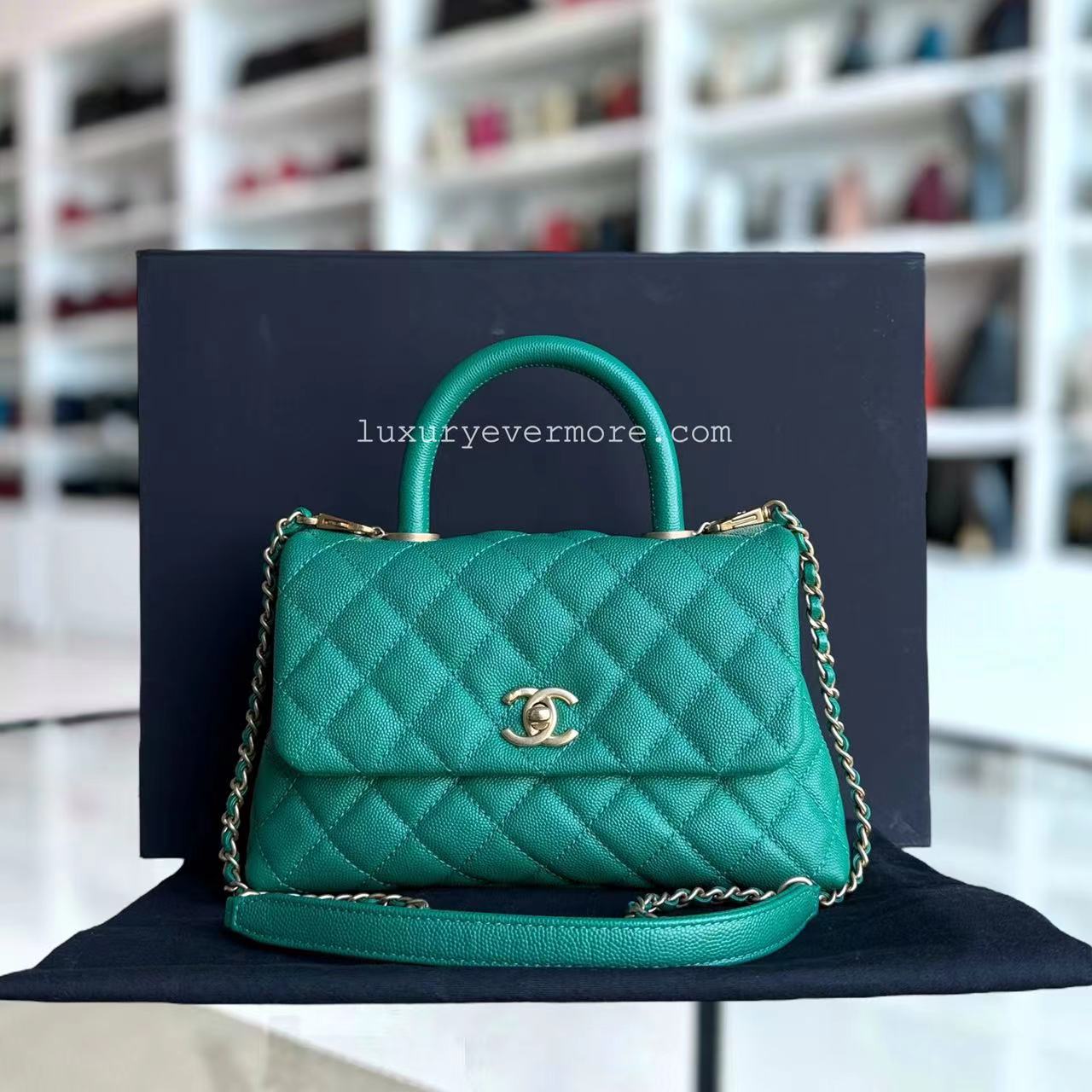 Chanel Coco Handle Small - Caviar Small Calfskin Quilted Green Shoulder Bag