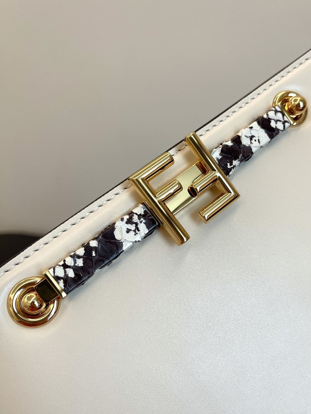 Top QualityTop Quality Touch Snakeskin White Handbag